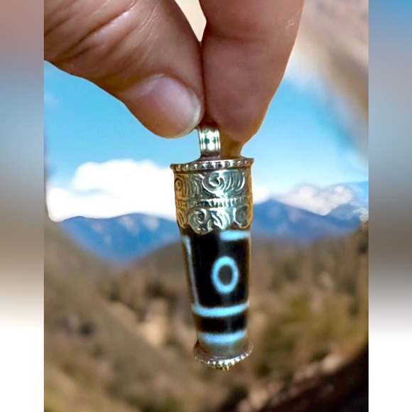 Vintage Hand Carved Floral Pattern Tibetan Akate(Dzi) Amulet Silver Pendant 13Gm - Picture 3 of 11